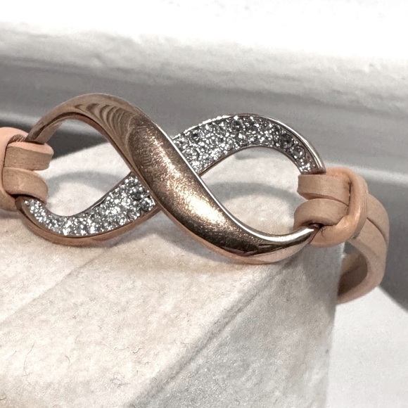 ✨Stunning Vintage Swarovski Infinity Rose Bracelet featuring Clear Pave Crystals - Picture 12 of 16